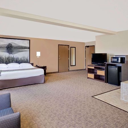 Super 8 by Wyndham Lebanon Hotel Bagian luar foto