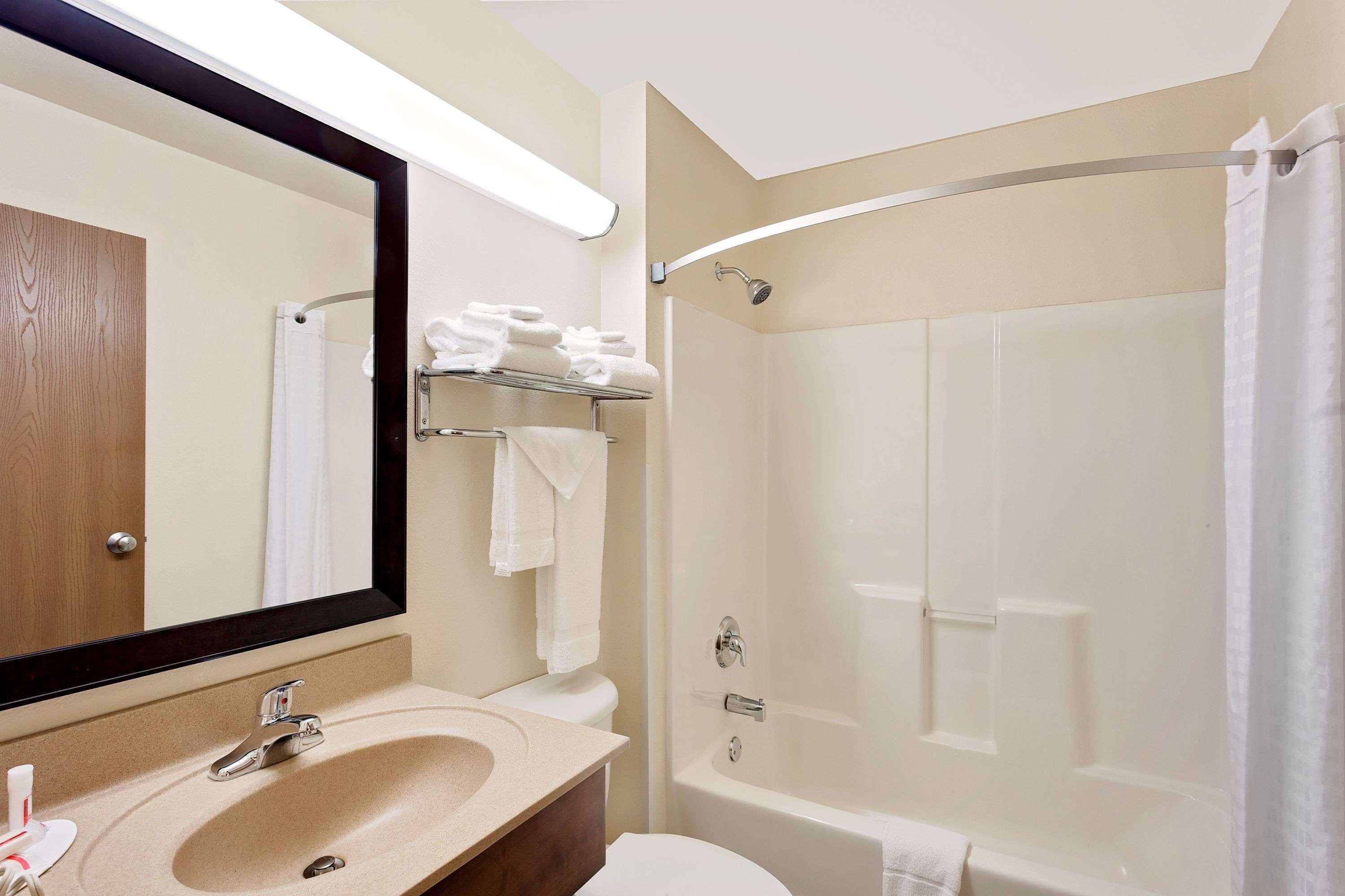 Super 8 by Wyndham Lebanon Hotel Bagian luar foto