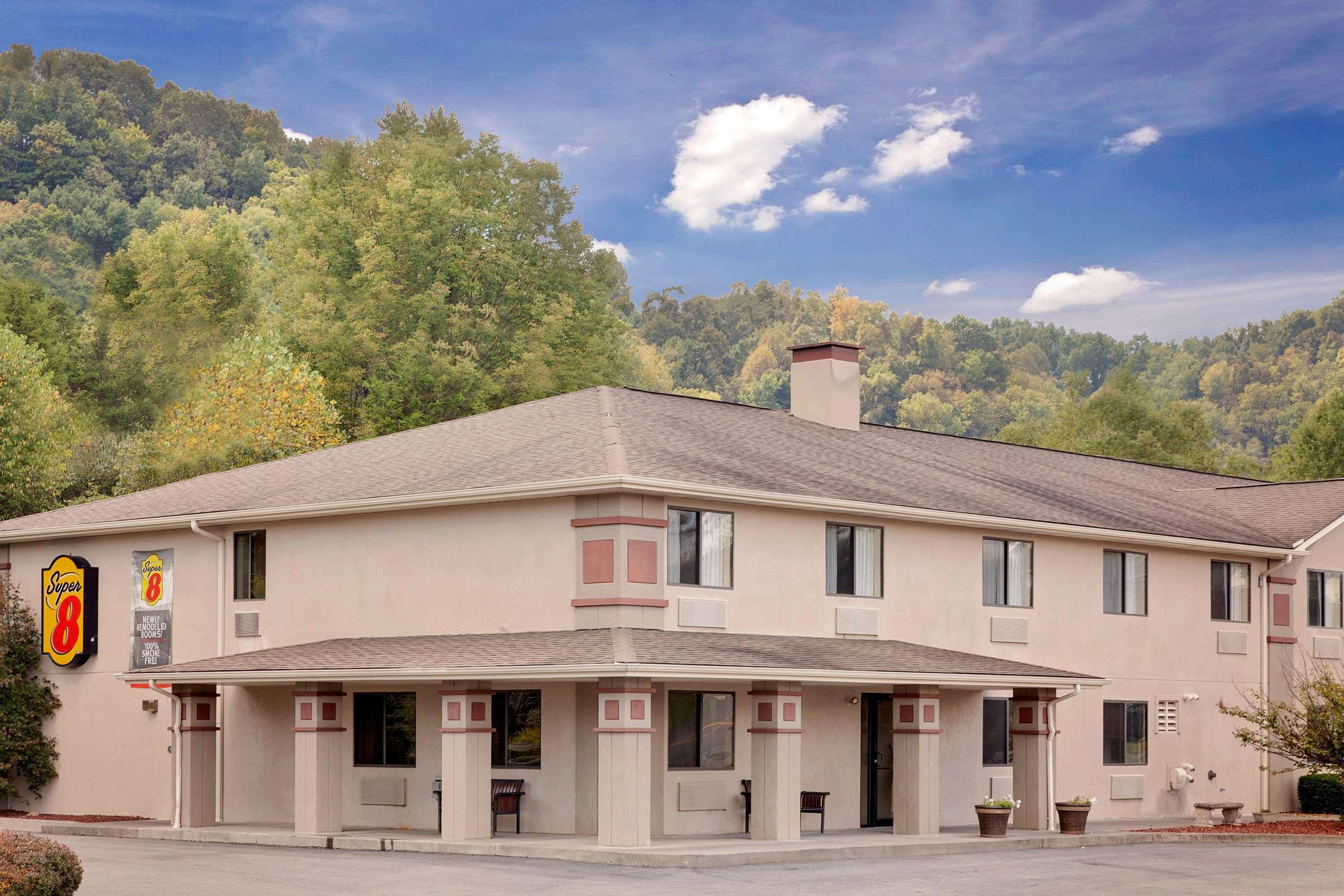 Super 8 by Wyndham Lebanon Hotel Bagian luar foto
