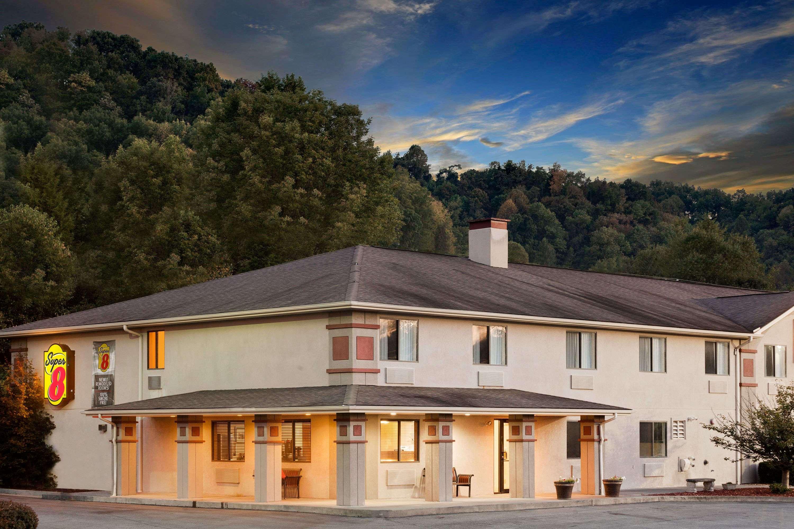 Super 8 by Wyndham Lebanon Hotel Bagian luar foto