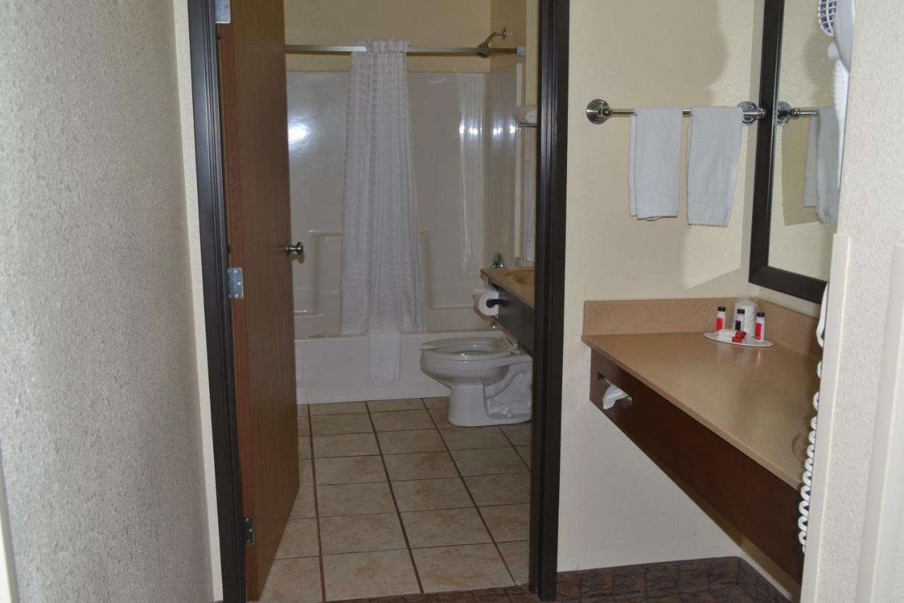 Super 8 by Wyndham Lebanon Hotel Bagian luar foto