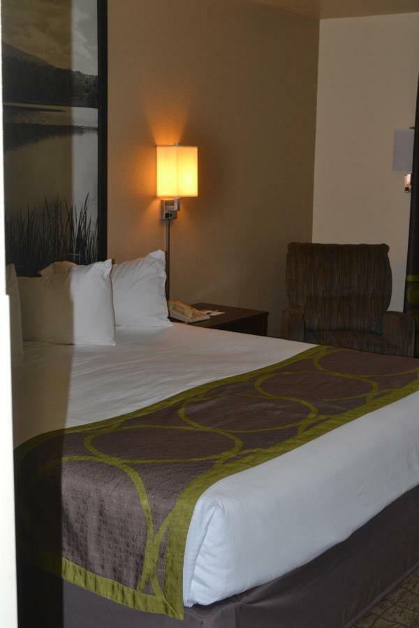 Super 8 by Wyndham Lebanon Hotel Bagian luar foto